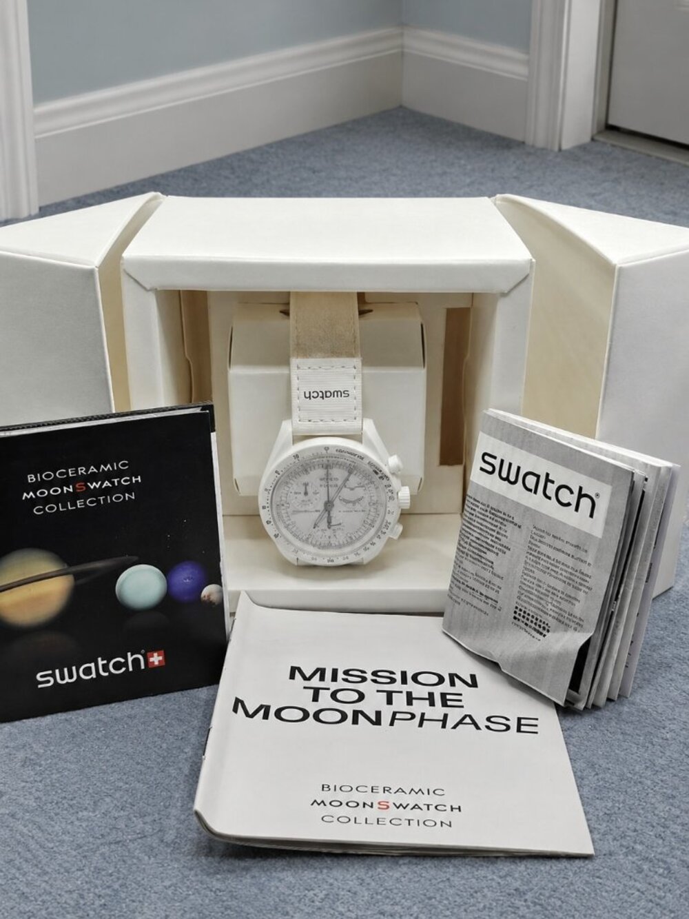 Omega x Swatch MoonSwatch White Snoopy Moonphase đź’•